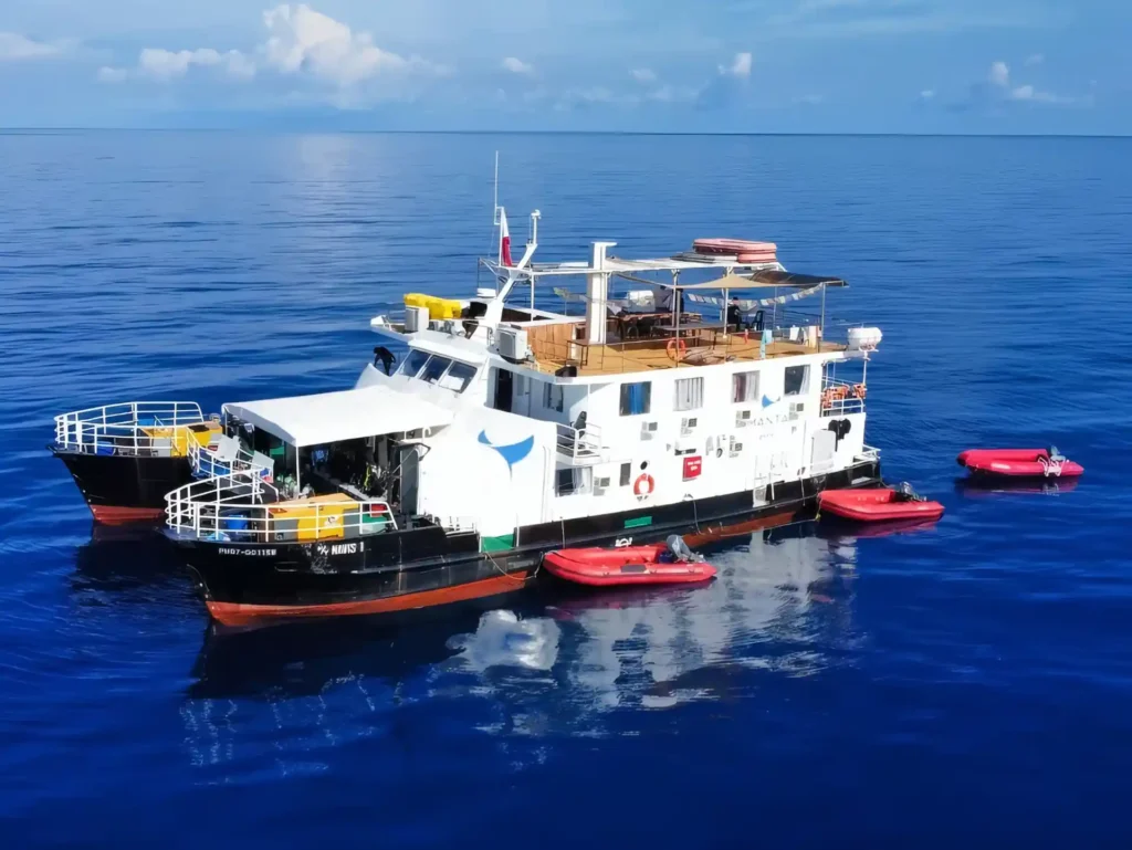 nuestro vida abordo en apo reef filipinas